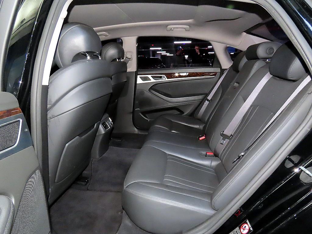 HYUNDAI Genesis - Vista 7