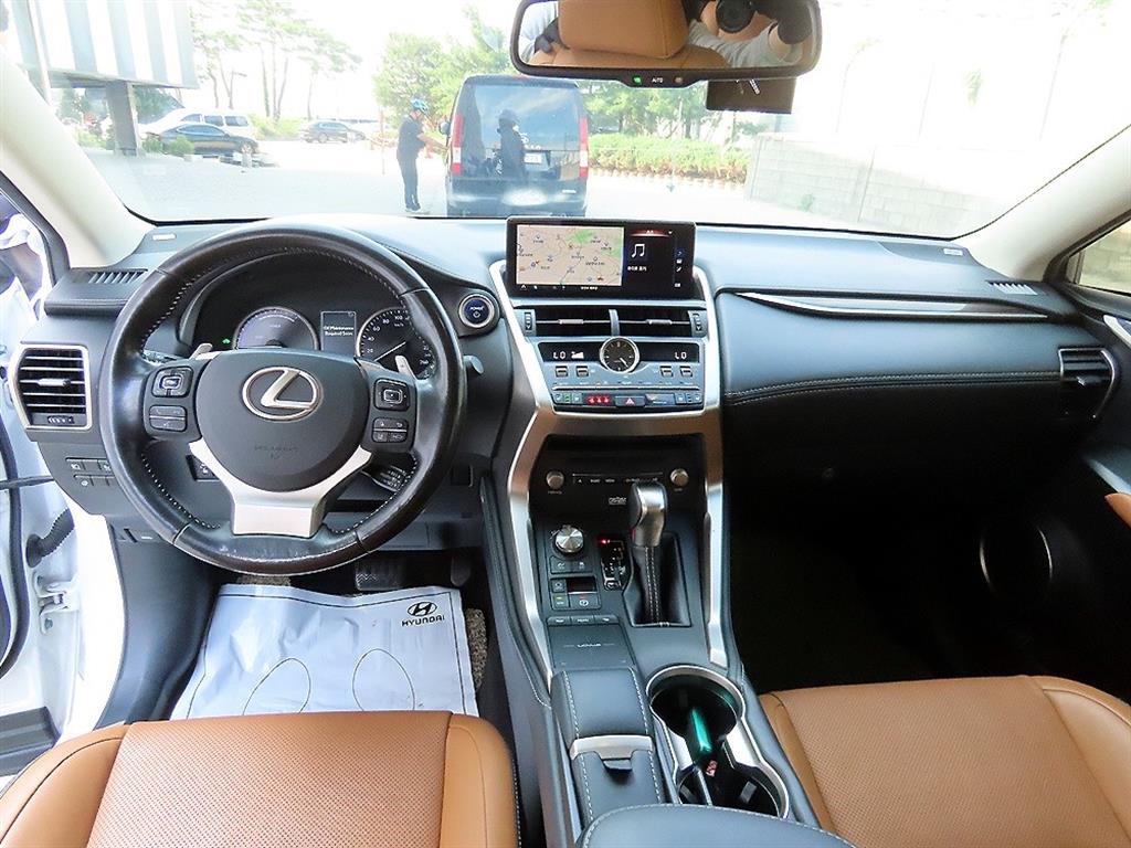Lexus NX - Vista 7