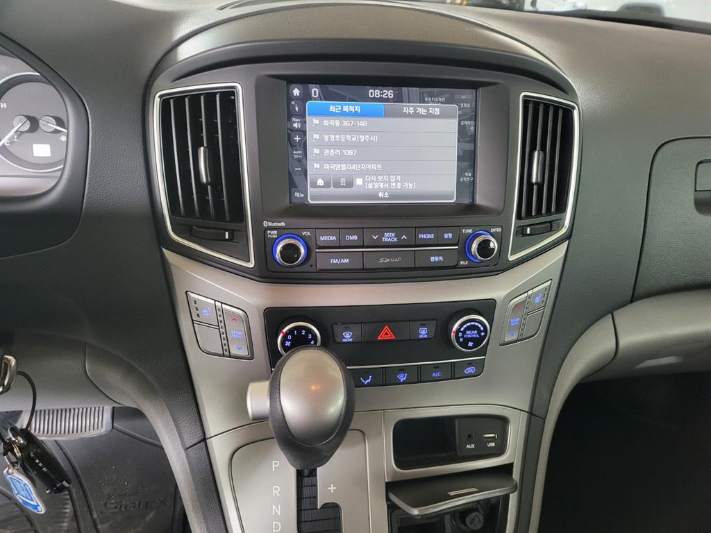 HYUNDAI Starex - Vista 10