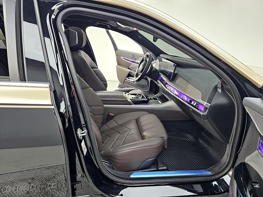 BMW 7 Series - Vista 11
