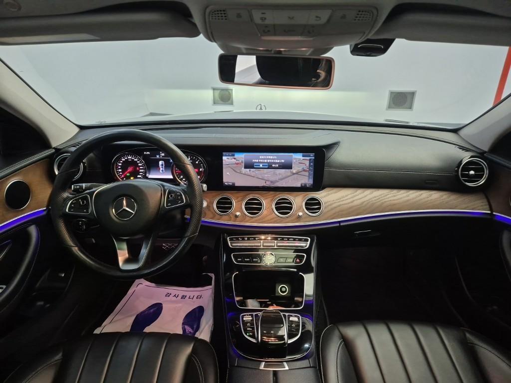 Mercedes Benz E class - Vista 7