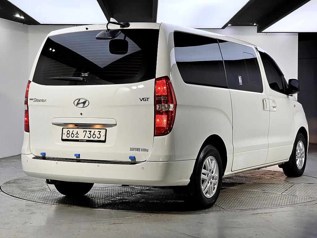 HYUNDAI Starex - Vista 4