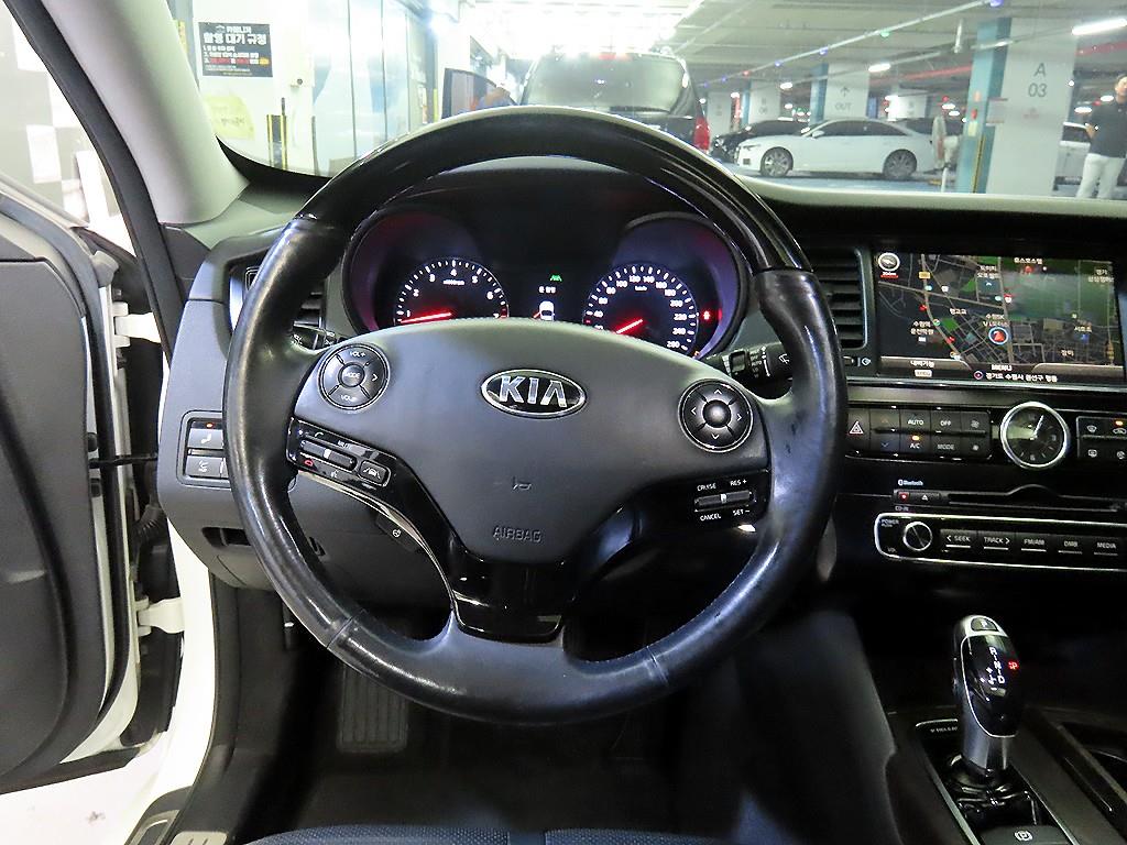 KIA K9 - Vista 8