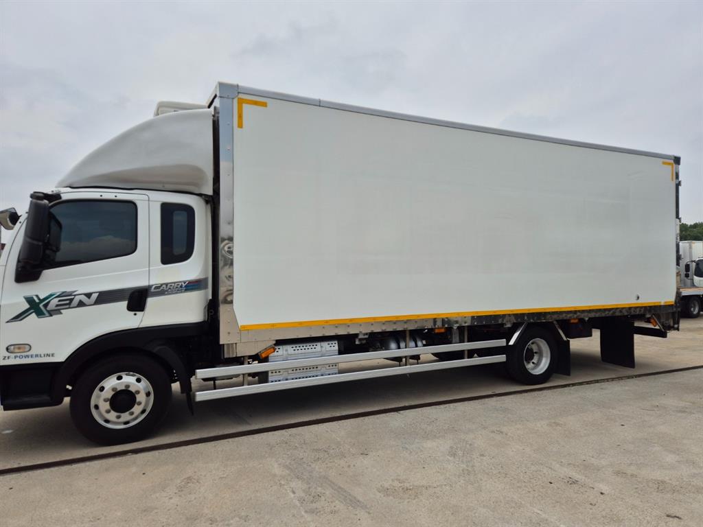 medium and large cargo truck - Vista 5