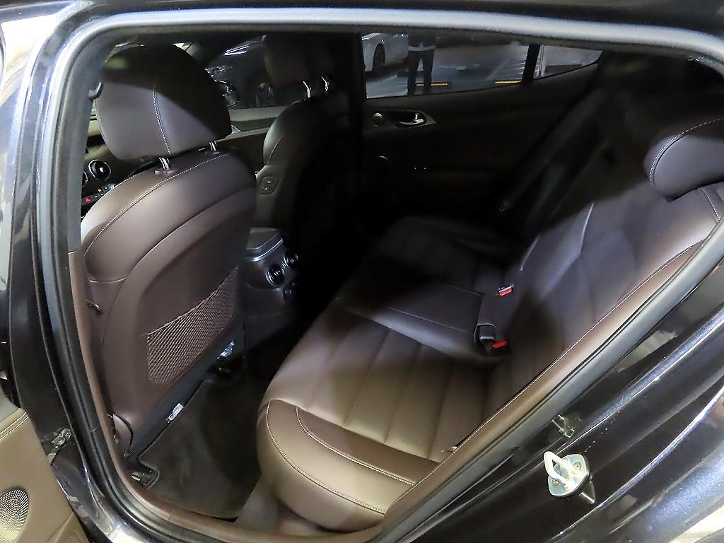 KIA Stinger - Vista 7