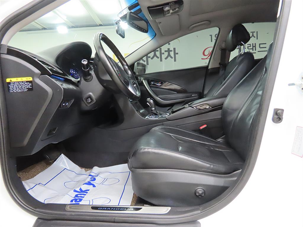HYUNDAI Grandeur - Vista 5