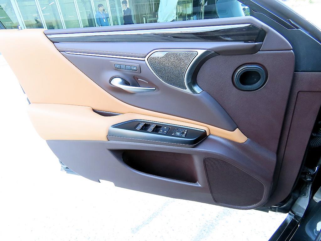 Lexus ES - Vista 12