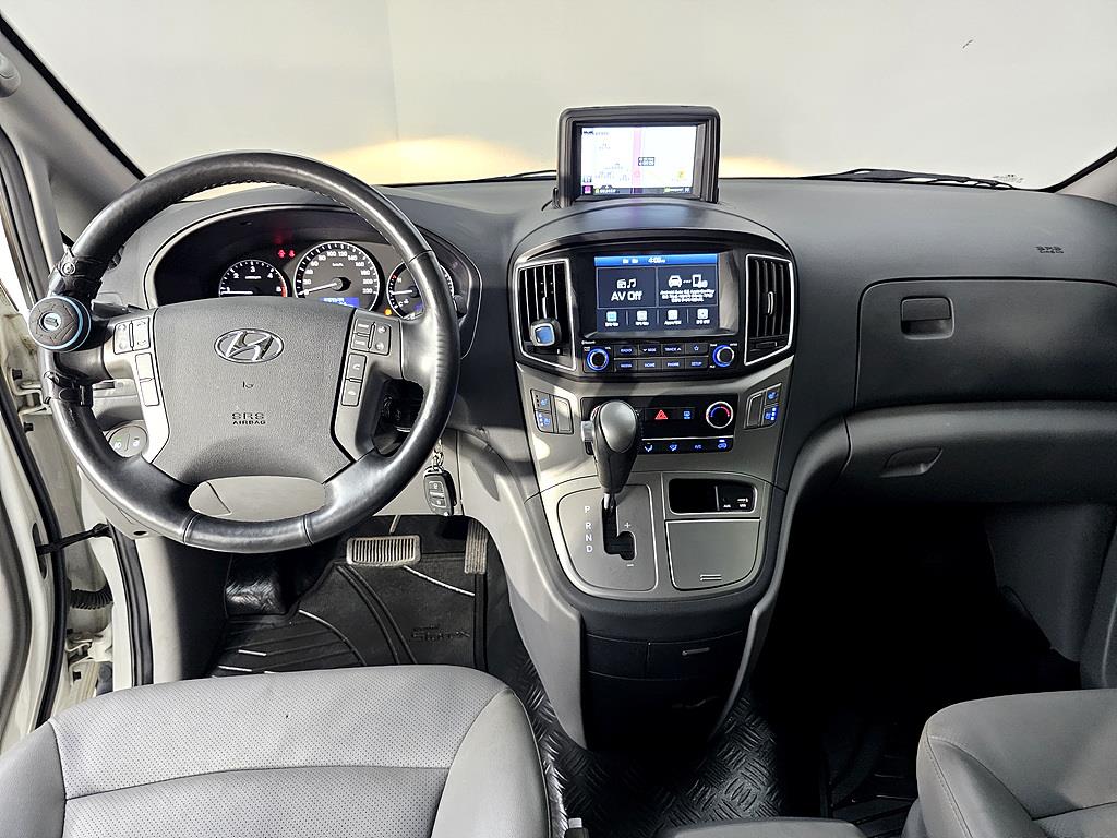 HYUNDAI Starex - Vista 5