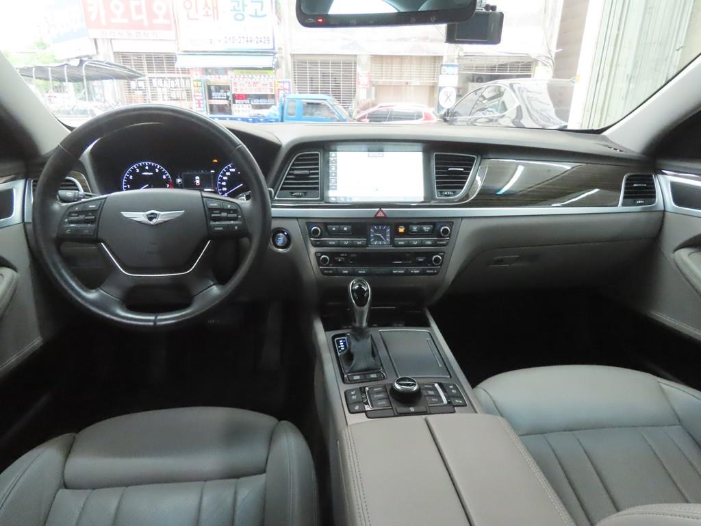 HYUNDAI Genesis - Vista 7