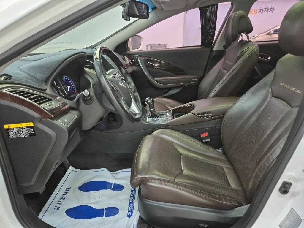 HYUNDAI Grandeur - Vista 11