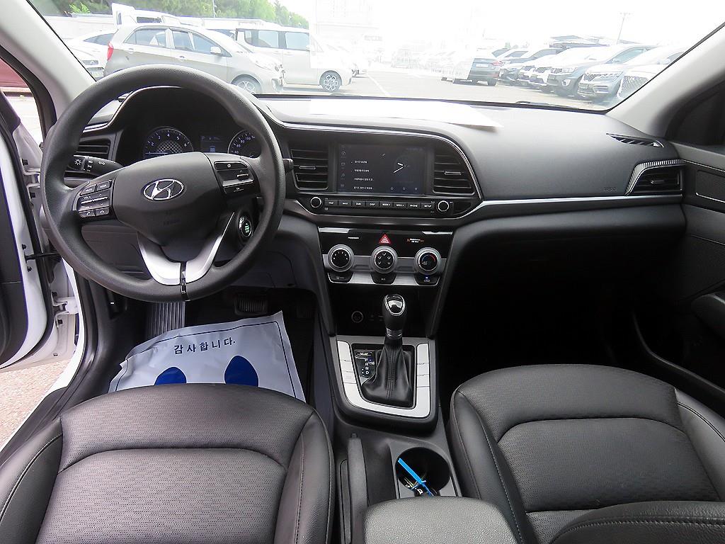 HYUNDAI Avante - Vista 7