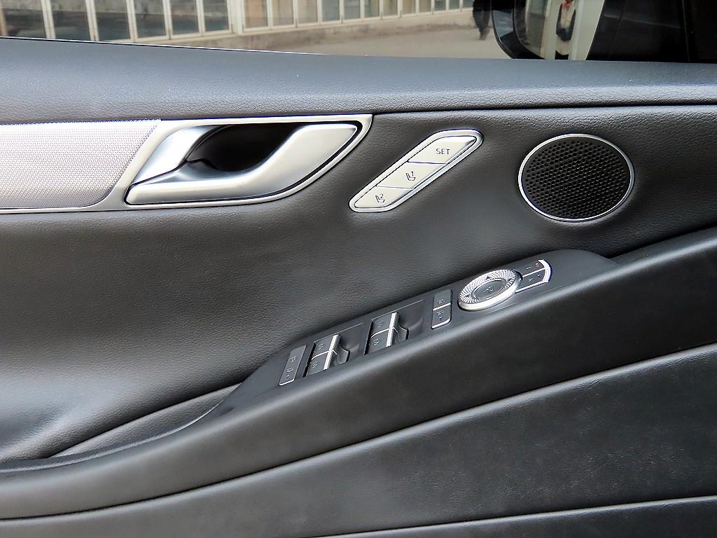 Genesis G80 - Vista 12