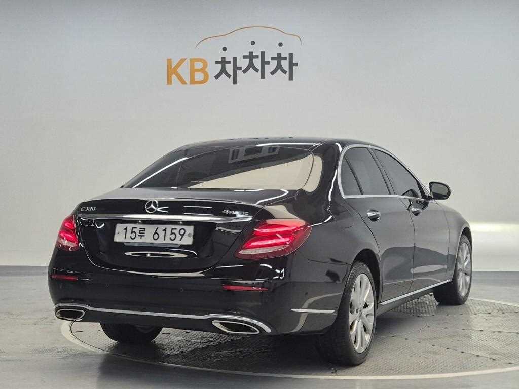 Mercedes Benz E class - Vista 3