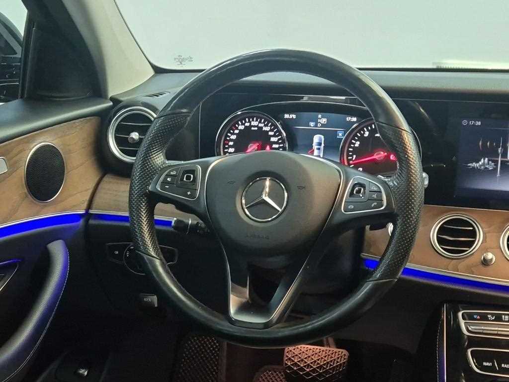 Mercedes Benz E class - Vista 9
