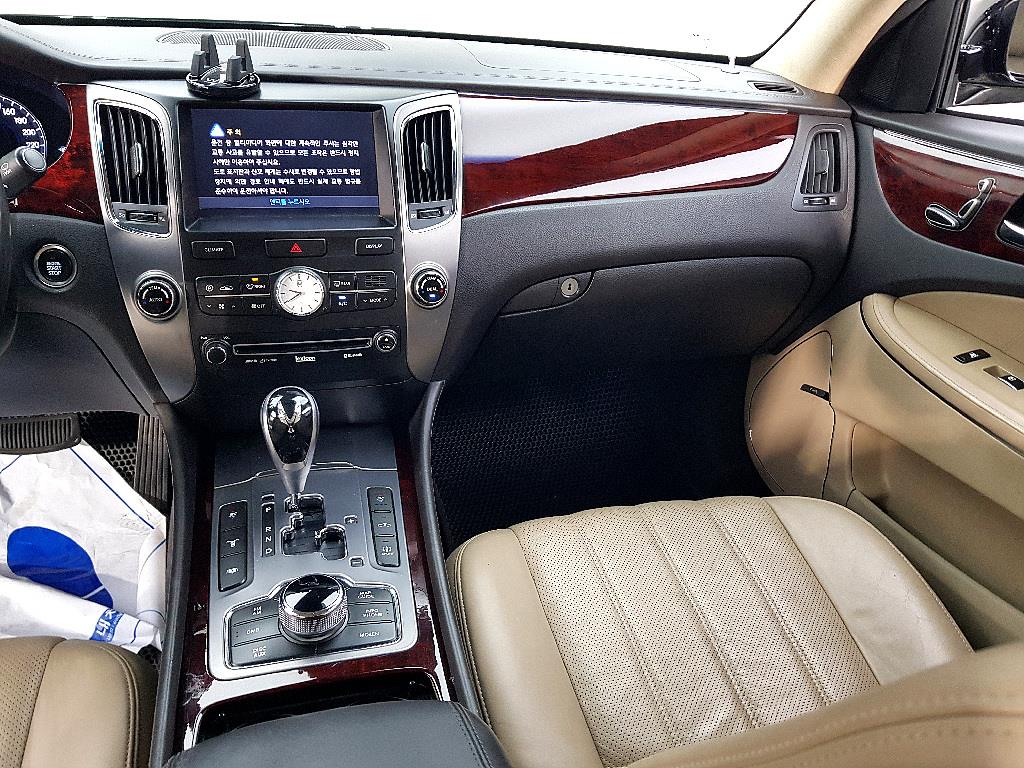HYUNDAI Equus - Vista 9