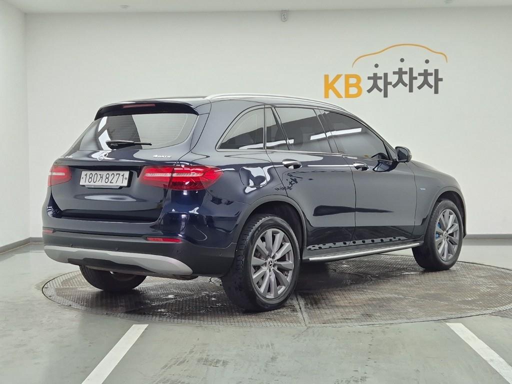 Mercedes Benz GLC Class - Vista 4