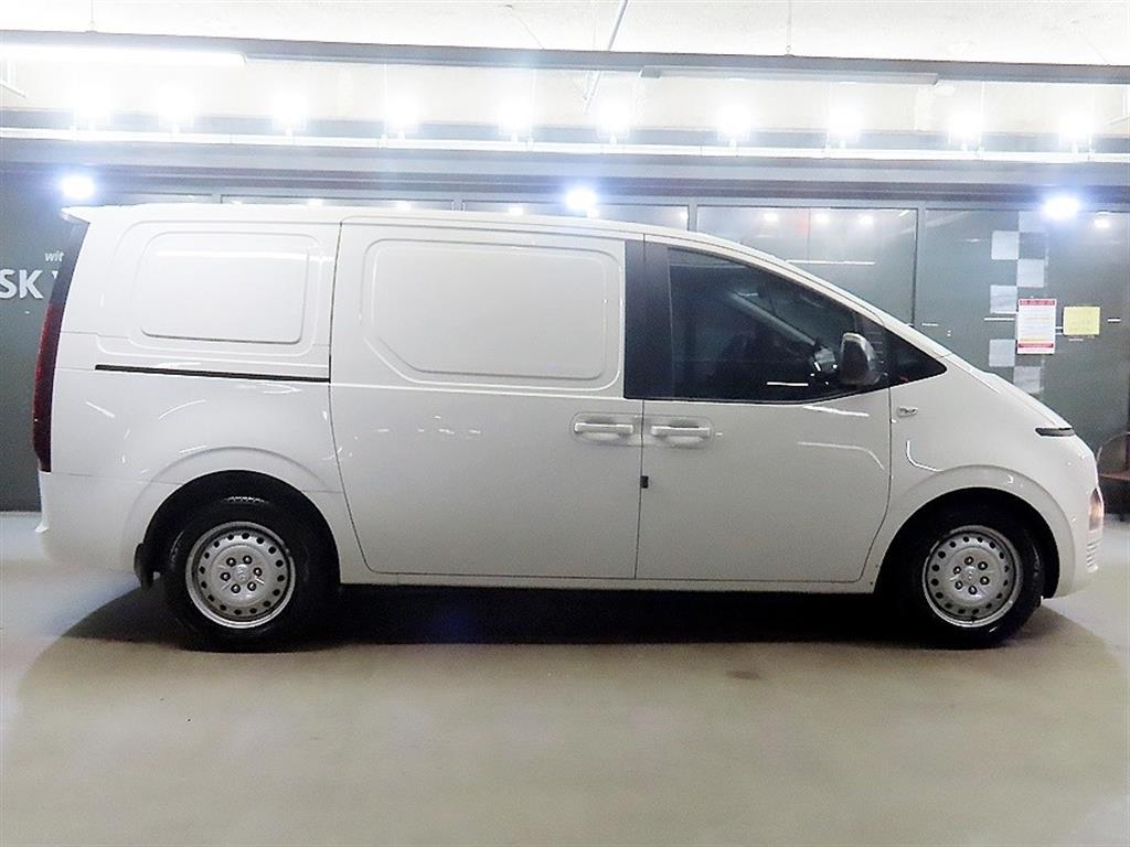 HYUNDAI Staria - Vista 3