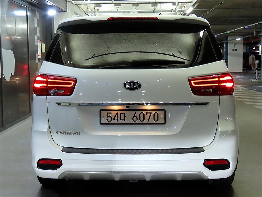 KIA Carnival - Vista 5