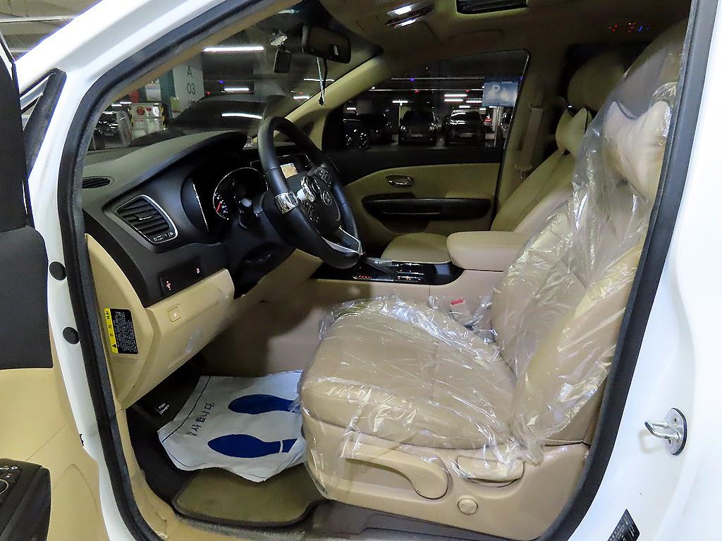 KIA Carnival - Vista 6