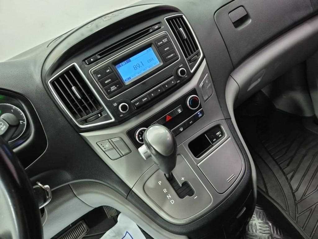 HYUNDAI Starex - Vista 10