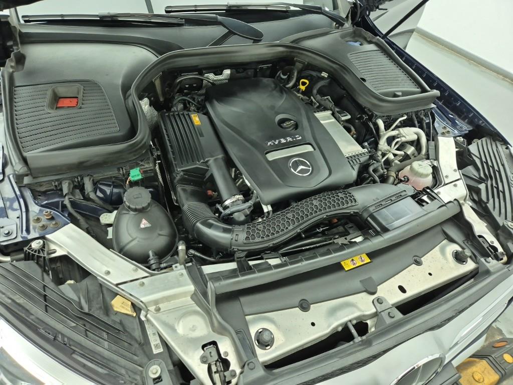 Mercedes Benz GLC Class - Vista 6