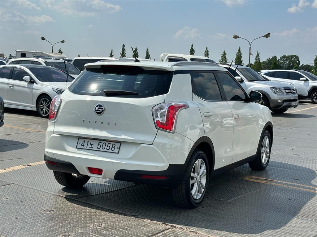 Ssangyong Tivoli - Vista 4