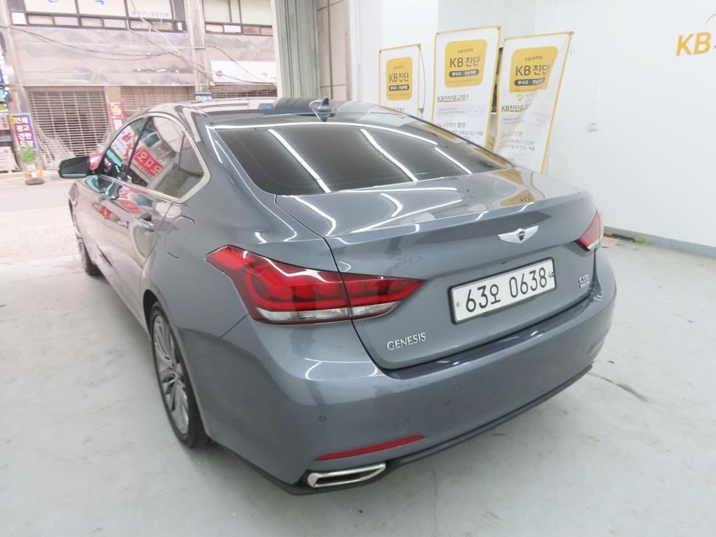 HYUNDAI Genesis - Vista 4