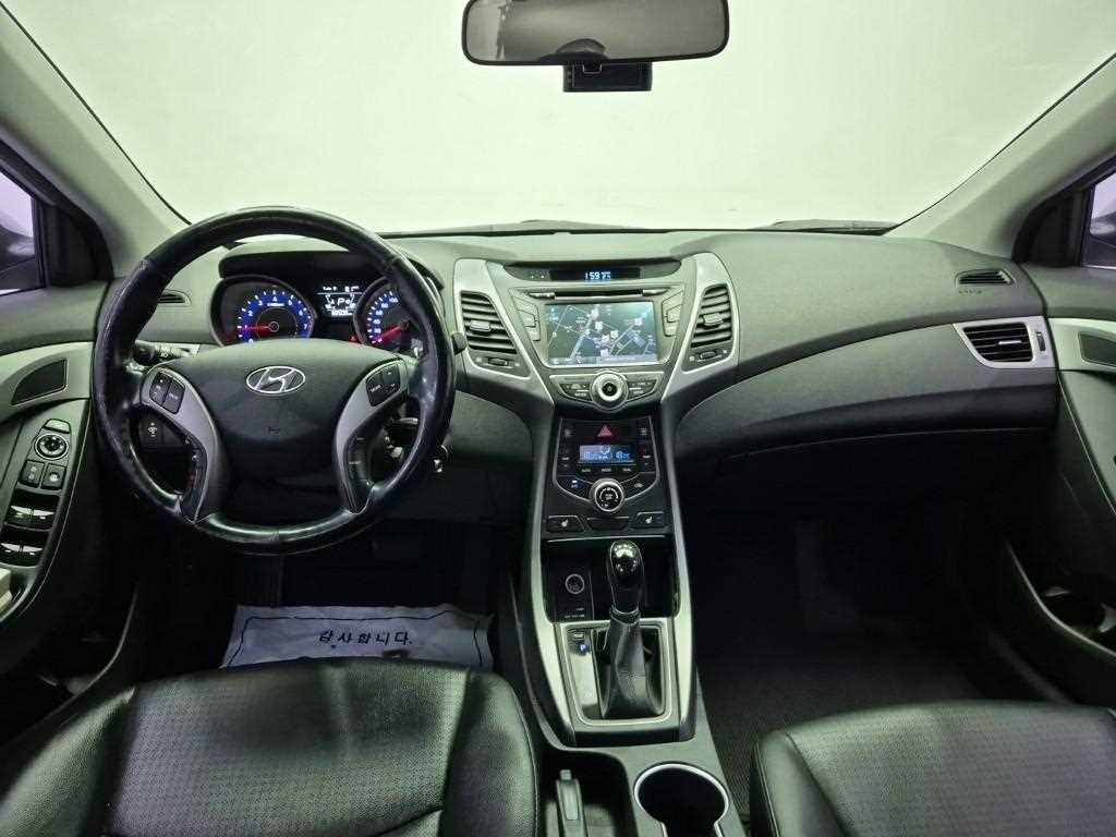 HYUNDAI Avante - Vista 7