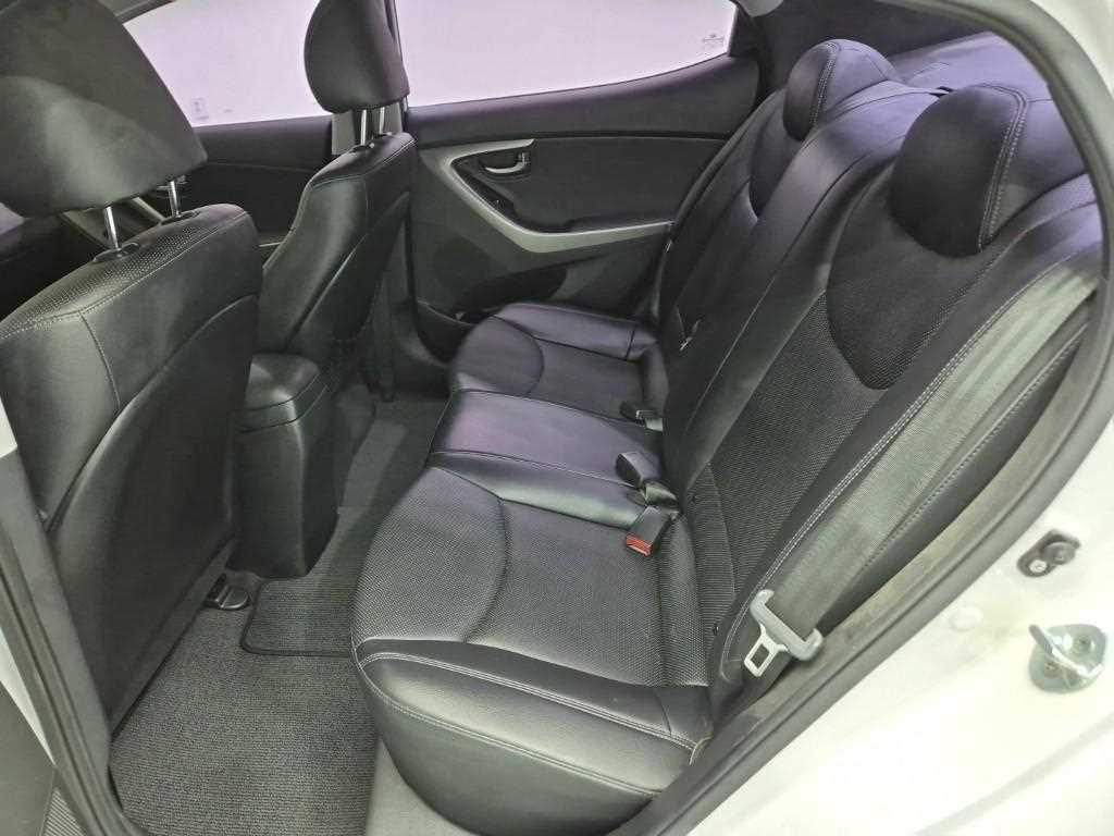 HYUNDAI Avante - Vista 12