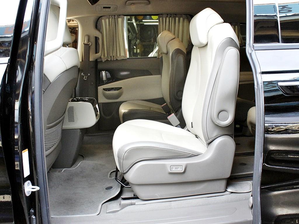 KIA Carnival - Vista 9