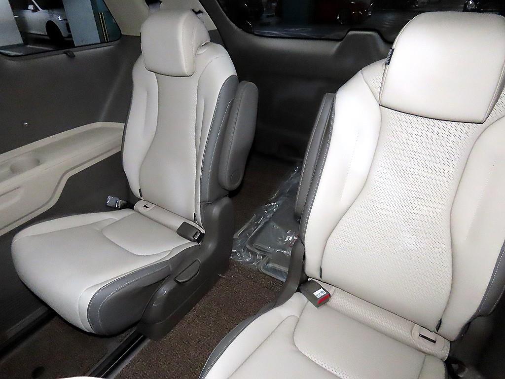 KIA Carnival - Vista 8