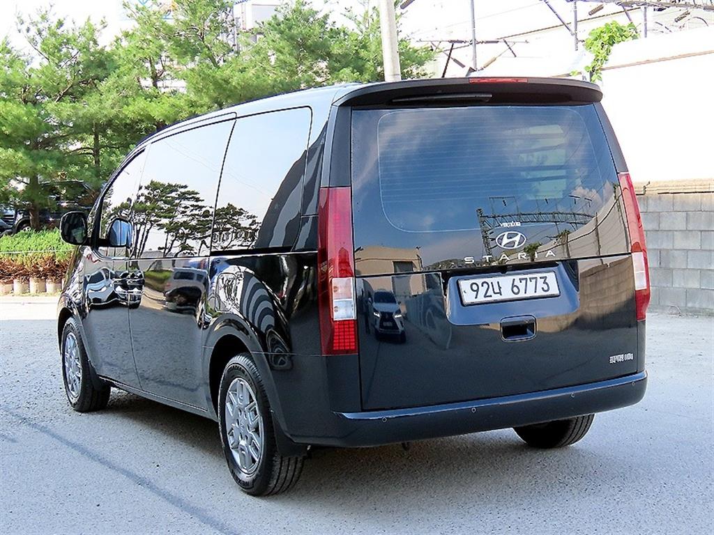 HYUNDAI Staria - Vista 3