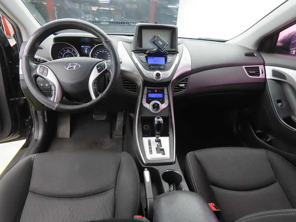 HYUNDAI Avante - Vista 7