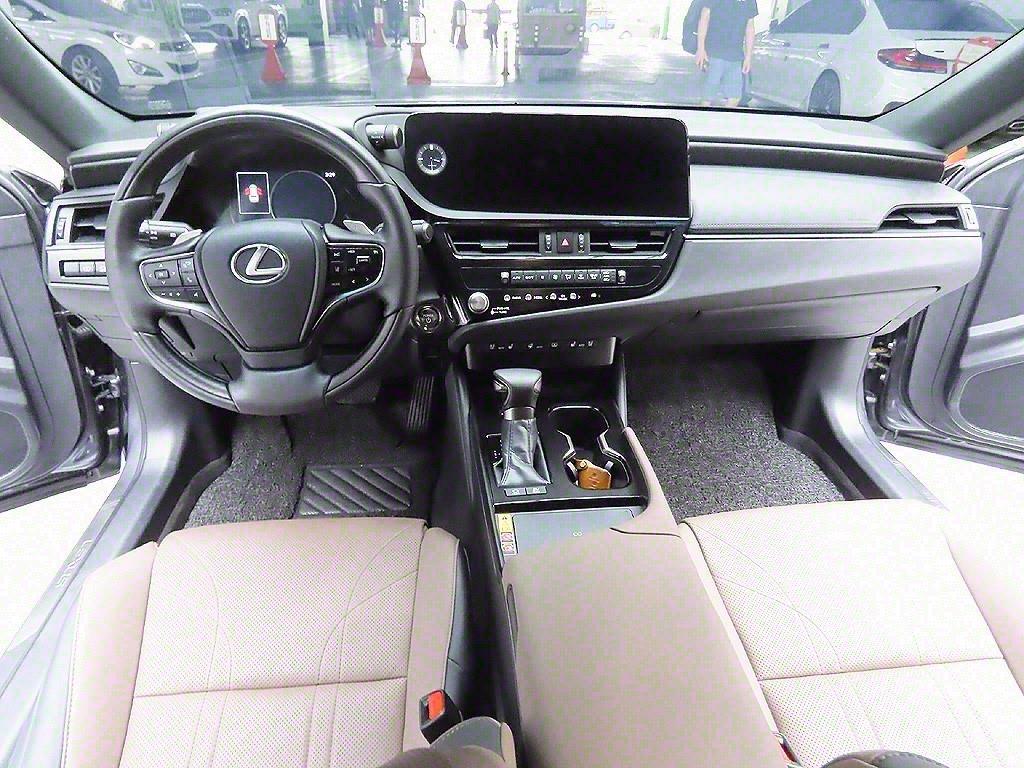 Lexus ES - Vista 4