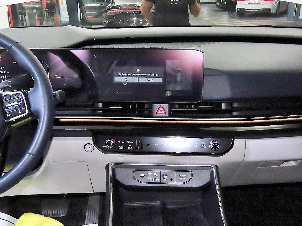 KIA Carnival - Vista 11