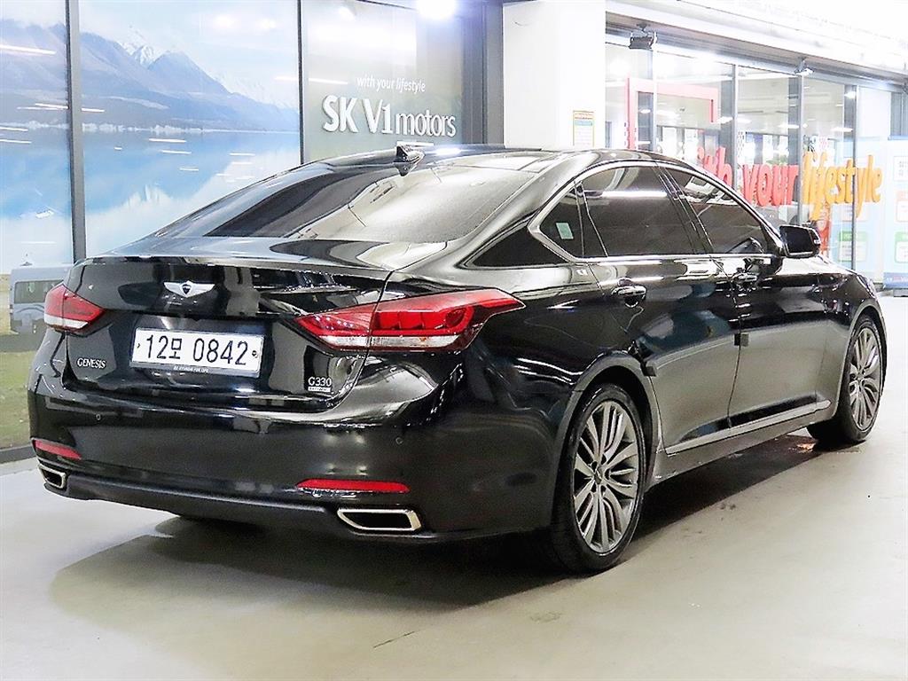HYUNDAI Genesis - Vista 4
