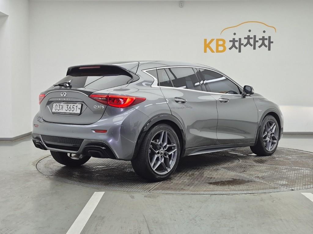 Infiniti Q - Vista 4