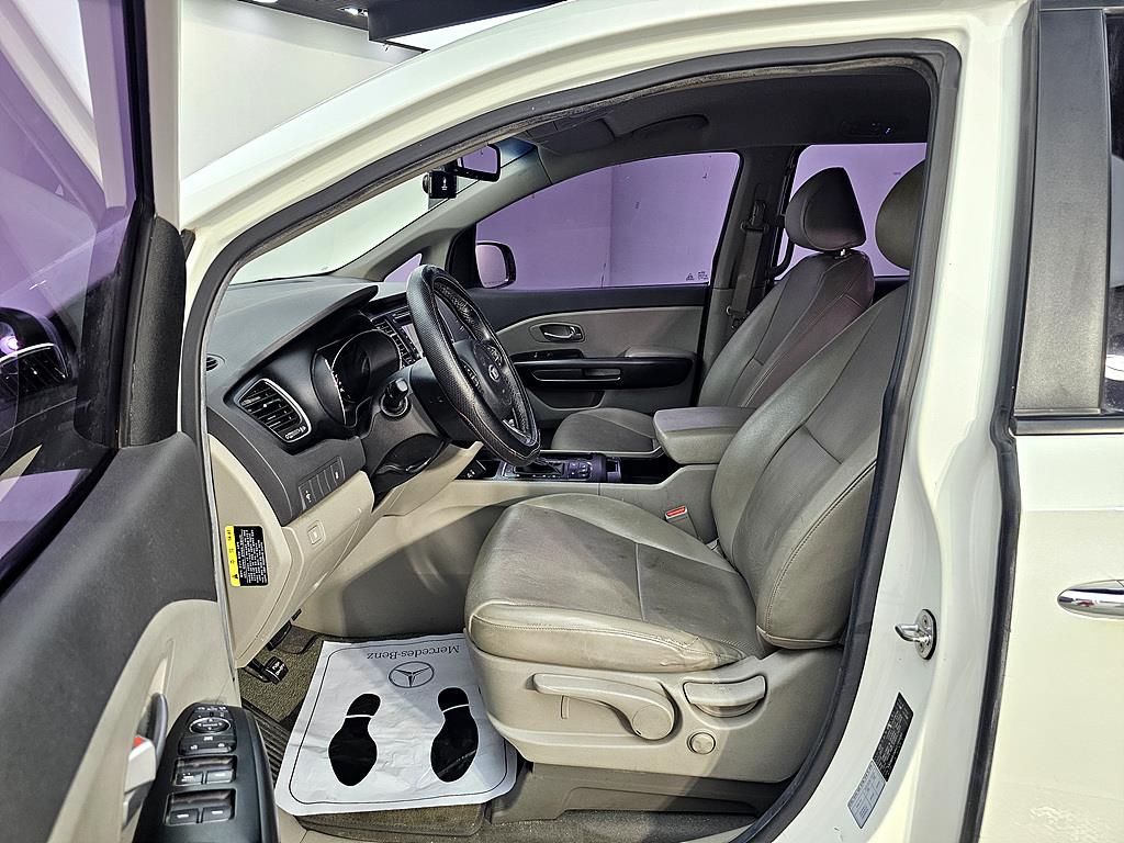 KIA Carnival - Vista 8