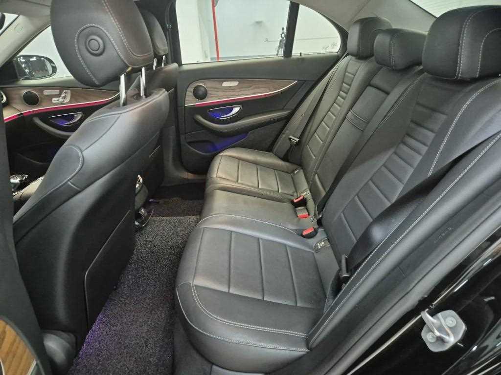 Mercedes Benz E class - Vista 12