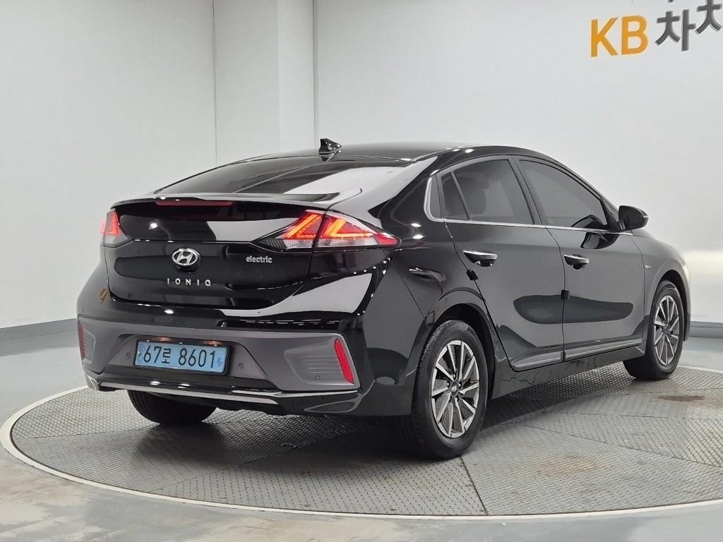 HYUNDAI Ioniq - Vista 4