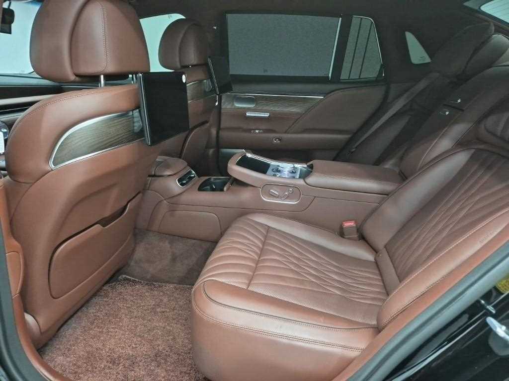 Genesis G90 - Vista 12