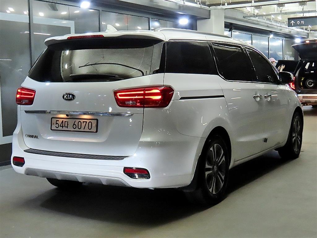 KIA Carnival - Vista 4