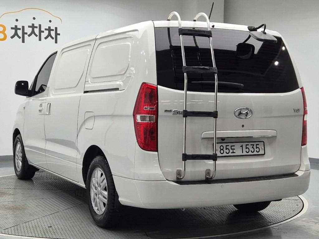 HYUNDAI Starex - Vista 2