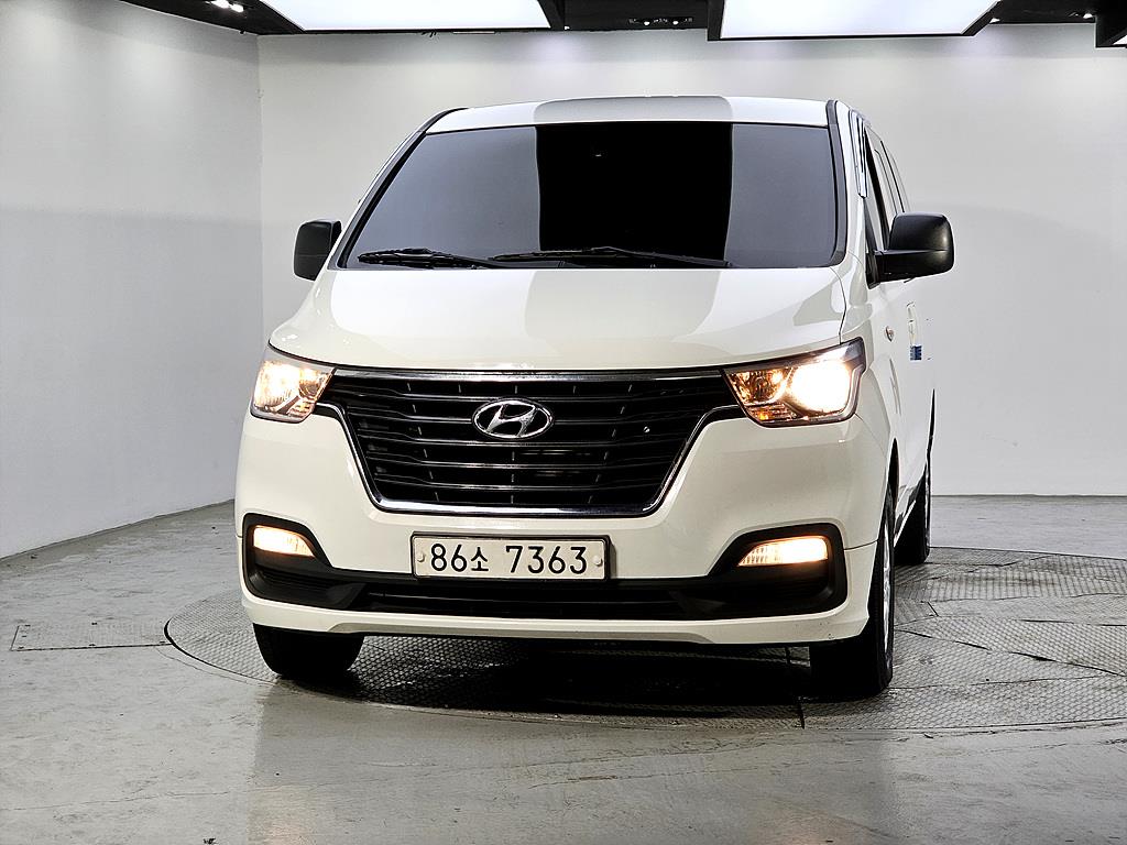 HYUNDAI Starex - Vista 2