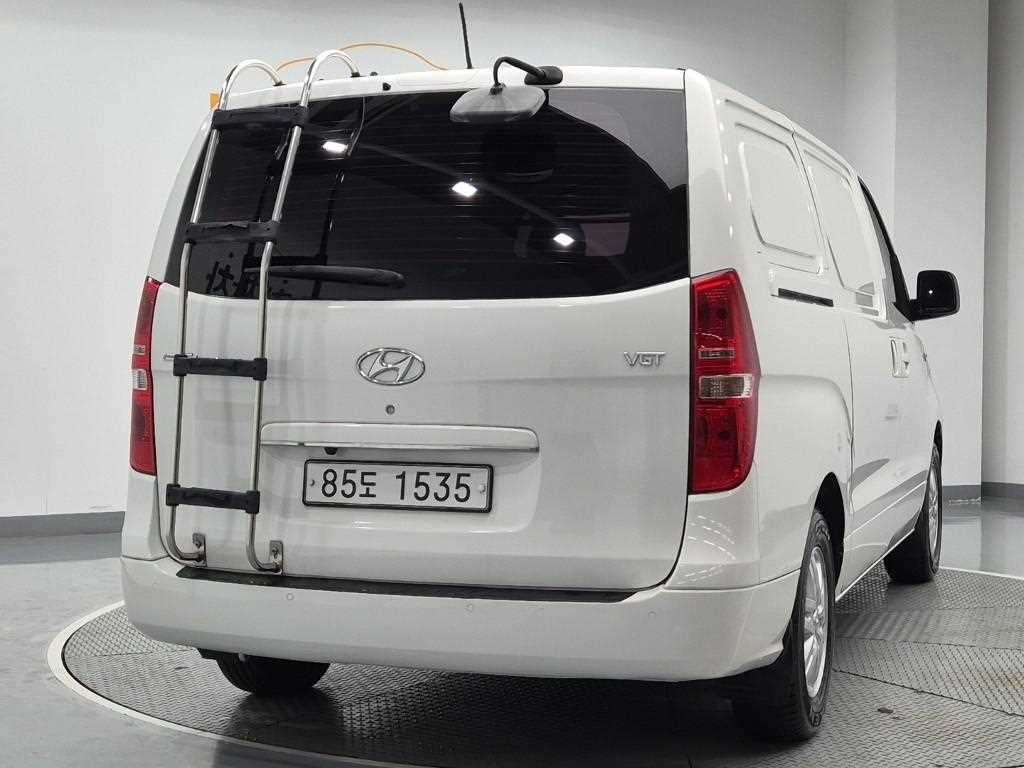 HYUNDAI Starex - Vista 3