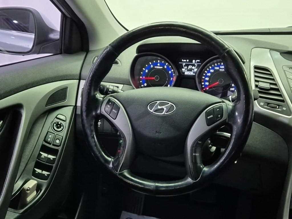 HYUNDAI Avante - Vista 9
