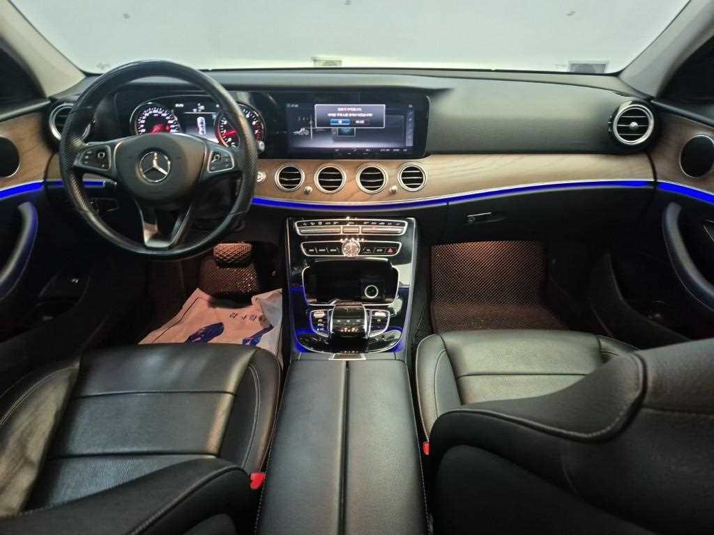 Mercedes Benz E class - Vista 7