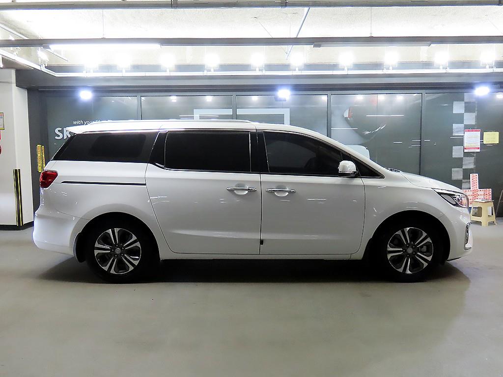 KIA Carnival - Vista 3