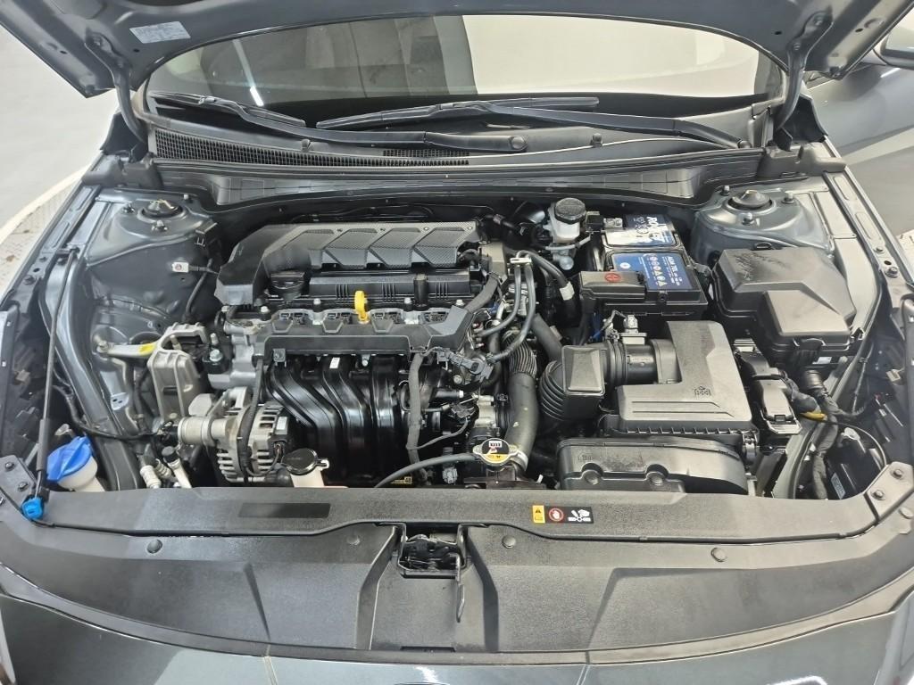 HYUNDAI Avante - Vista 5