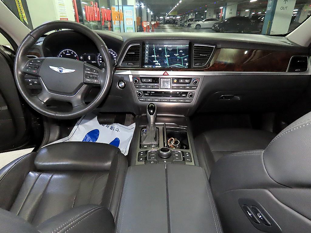 HYUNDAI Genesis - Vista 10